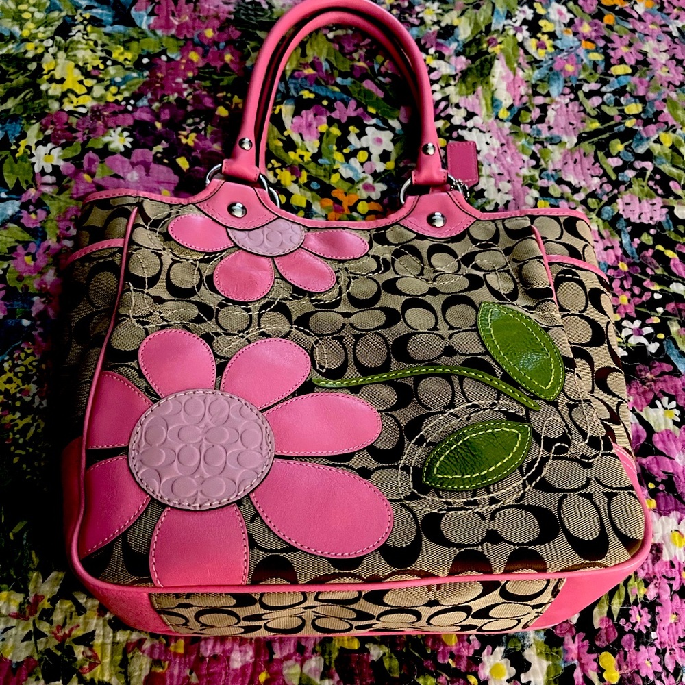 Coach bleeker pink daisy handbag.100% authentic.Very rare,excellent condition.